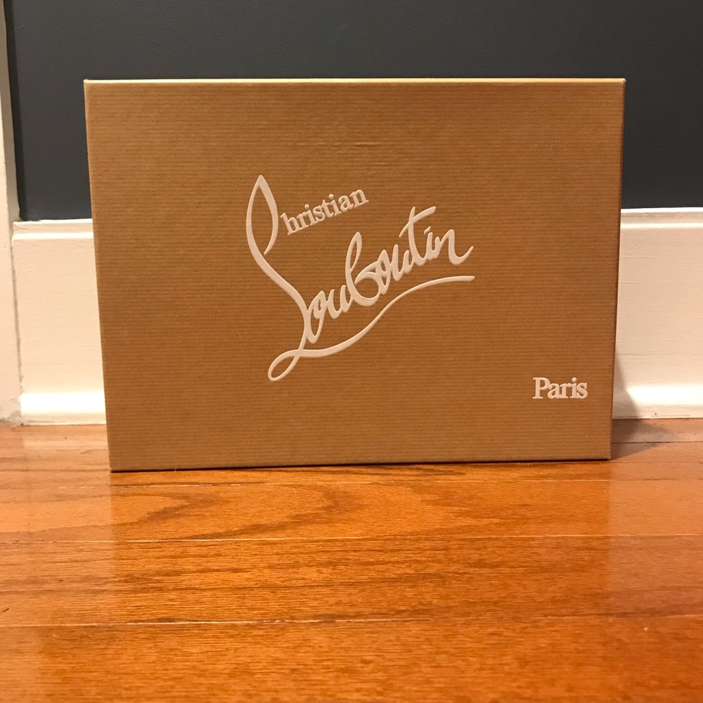 Christian Louboutin: Black patent pumps - Picture 3 of 7